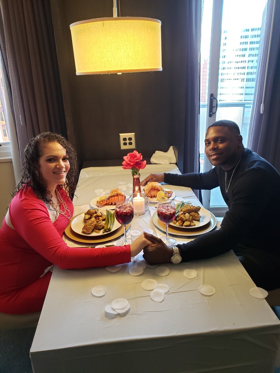 ChefDamianSmit1's tweet photo. Personal Chef Hotel roomservice👨🏾‍🍳🍽🥂🍾
@MsPattyJackson https://t.co/Udl8ImfXEo