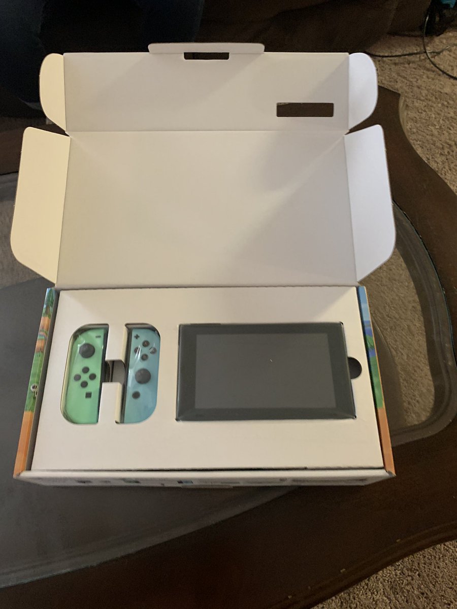 Br4ndonyo's tweet photo. With all of the corona and me working I don’t have time to really play the switch I bought for 700$ so I’m giving it away just retweet and like and follow me and I’ll give it away May 1st! #giveaway #nintendo https://t.co/7fRNHCJhhW