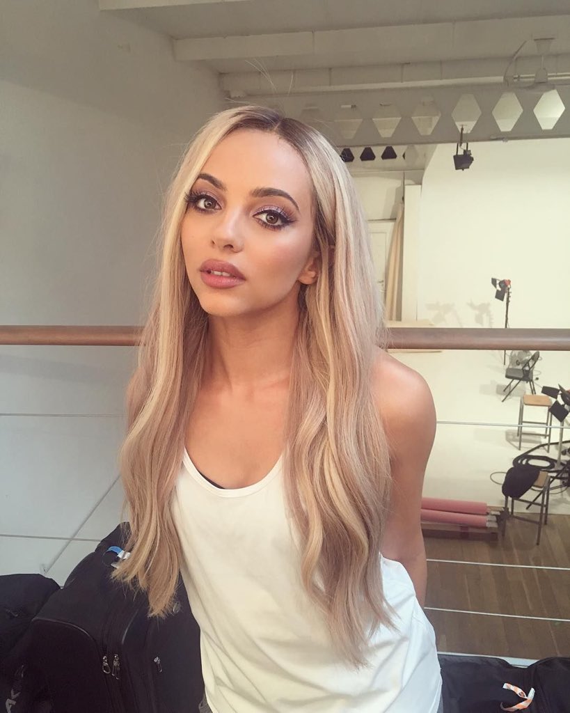 CentralLMBrasil's tweet photo. A resposta certa era Jade! #StreamBUS https://t.co/XJ5hwNWT8y
