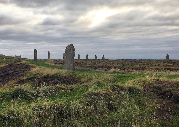 sdelpont's tweet photo. Magnifique territoire que les #Orcades @VisitScotNews : paysages incroyables, histoire millénaire et énergie positive. Le futur des îles et des territoires durables s’y écrit @OrkneyCouncil @EMEC_Ltd superbement conté par @laurawatts dans #EnergyAtTheEndOfTheWorld https://t.co/K7bXddGYMR