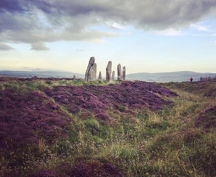 sdelpont's tweet photo. Magnifique territoire que les #Orcades @VisitScotNews : paysages incroyables, histoire millénaire et énergie positive. Le futur des îles et des territoires durables s’y écrit @OrkneyCouncil @EMEC_Ltd superbement conté par @laurawatts dans #EnergyAtTheEndOfTheWorld https://t.co/K7bXddGYMR