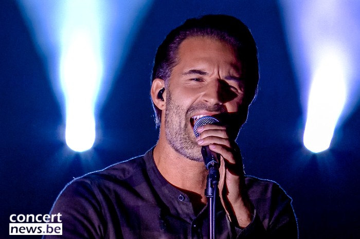 concertnieuws's tweet photo. Wat een arrangement met internationale klasse levert @SeanDhondt af met Ordinary in #liefdevoormuziek op @vtm! Geweldige uithaal op het einde ook. Die harmonieรซn. Die zanglijn. Die timing. @realregi #wtf #hoegraafisdit #daarmoetjetalentvoorhebbenomdattedoenhoor #zogoed
Still: VTM https://t.co/qAtDr1qHqI