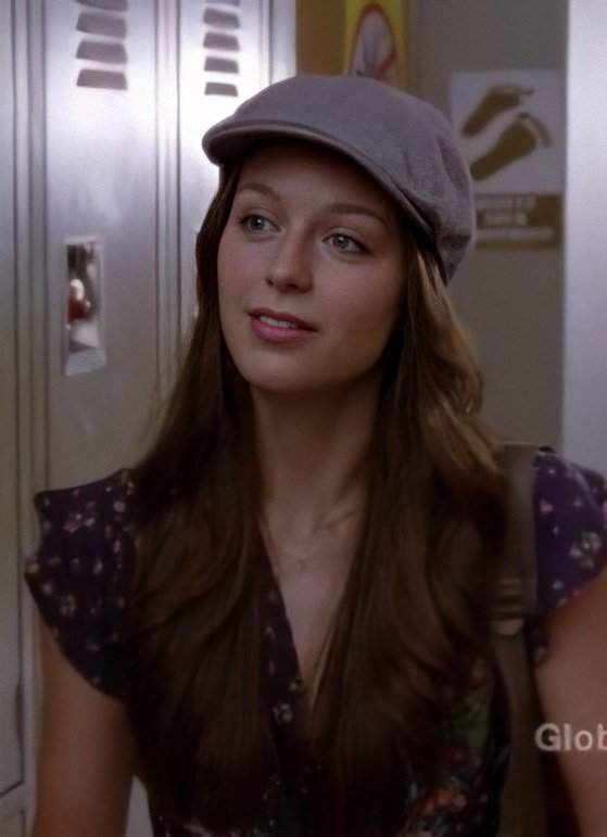 Melissa Benoist usando sombreros, gorros y boinas, abro hilo