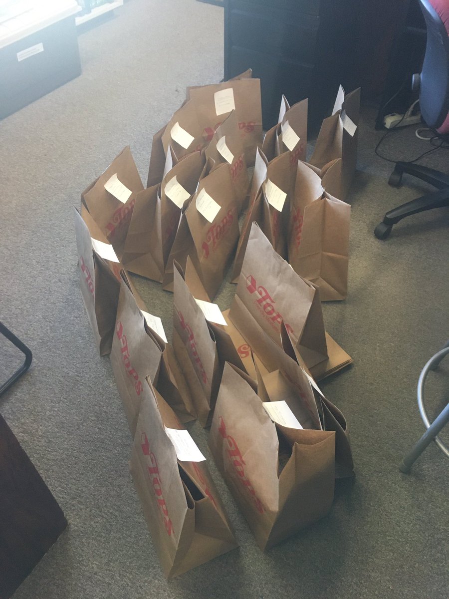 ICSDcarolibe's tweet photo. First day of library book distribution during distance learning @Caroline_ICSD. What a joy to be circulating books again! #icsdlibs https://t.co/J0OnOLxAuN