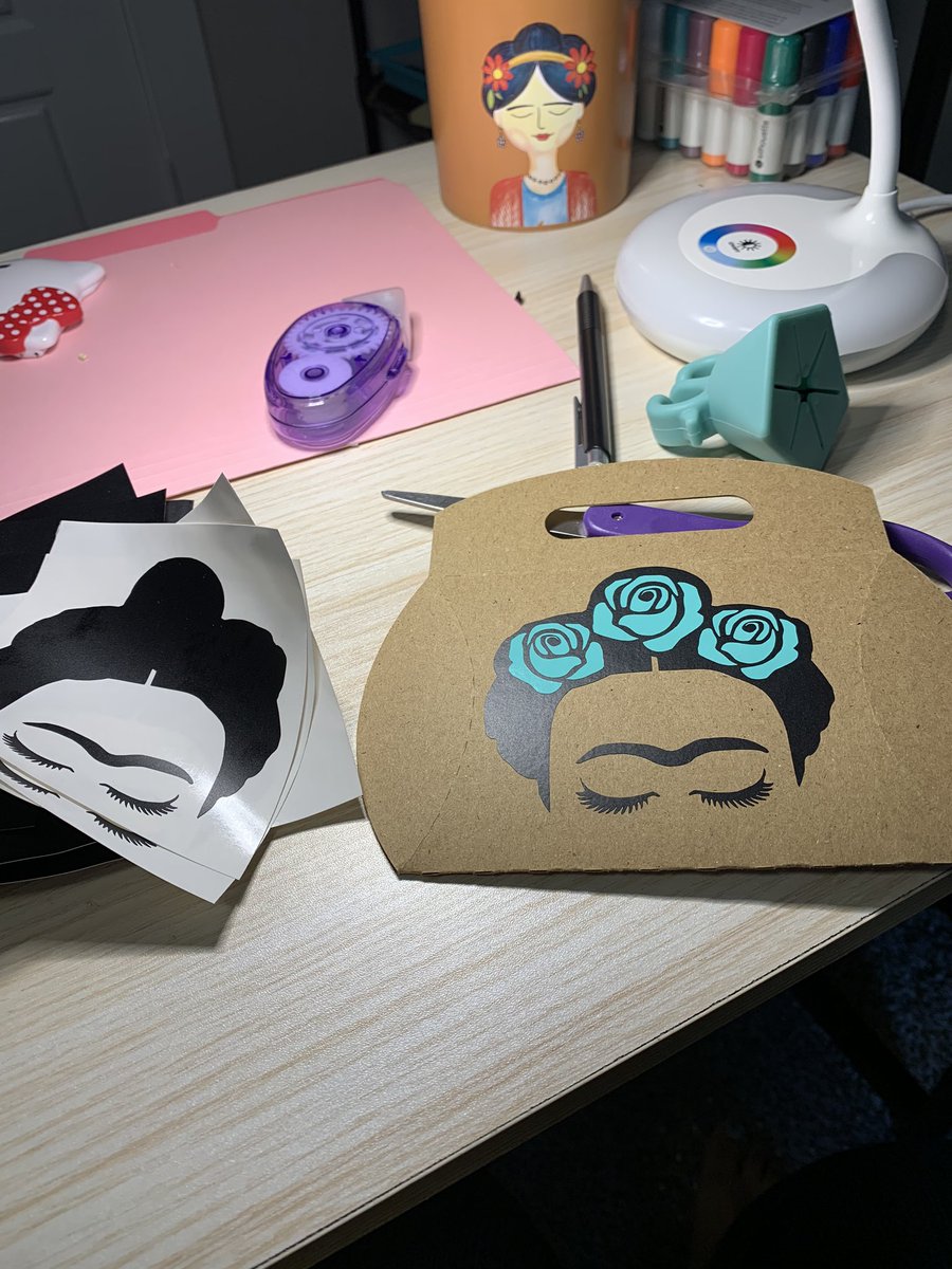 monkeymagz's tweet photo. @NISDMead  @meadcounselors  doing some crafting for my upcoming CINCUENTA party  #meadingmyneeds #meadquingo https://t.co/fVxbEc6uFH