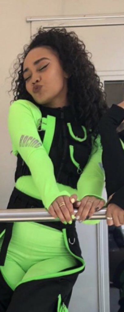 CentralLMBrasil's tweet photo. A resposta certa era Leigh! #StreamBUS https://t.co/jDfeUdyqNy