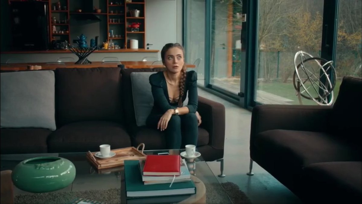 Efsun sensed that cagatay Will harm y if he learns about His visits To Her house,she thought that the best solution is To leave,so as To protect y from C and in the same time To make things easier for y,because she knows that he wasnt able To stay away from her  #cukur  #EfYam ++++