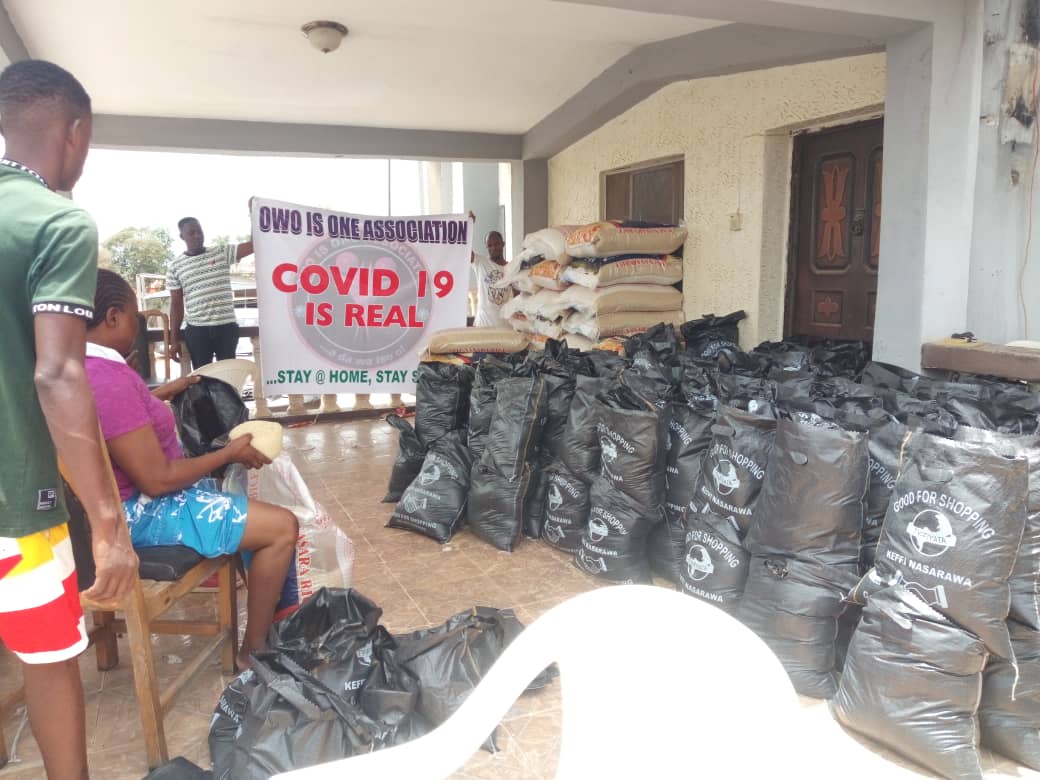 OParapo's tweet photo. Owo is One Association commenced distribution of stimulus packages to Owo/Ose people. https://t.co/qrit2Ehfbp
