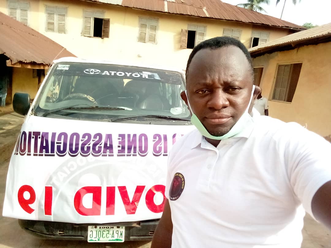 OParapo's tweet photo. Owo is One Association commenced distribution of stimulus packages to Owo/Ose people. https://t.co/qrit2Ehfbp
