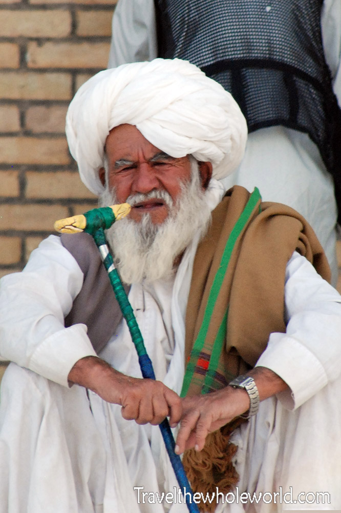 People of Herat: I like his turban.Took this picture from the page "Travelthewholeworld".