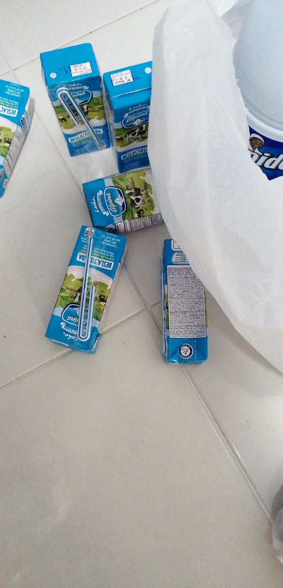En otras noticias: mi mamá por no exponerse pidió el mercado a domicilio y pidió 7 cajas de leche deslactosada. Pues adivinen que llegó en el mercado JAJAJJAJAJAJAJAJAJAJAJAJ