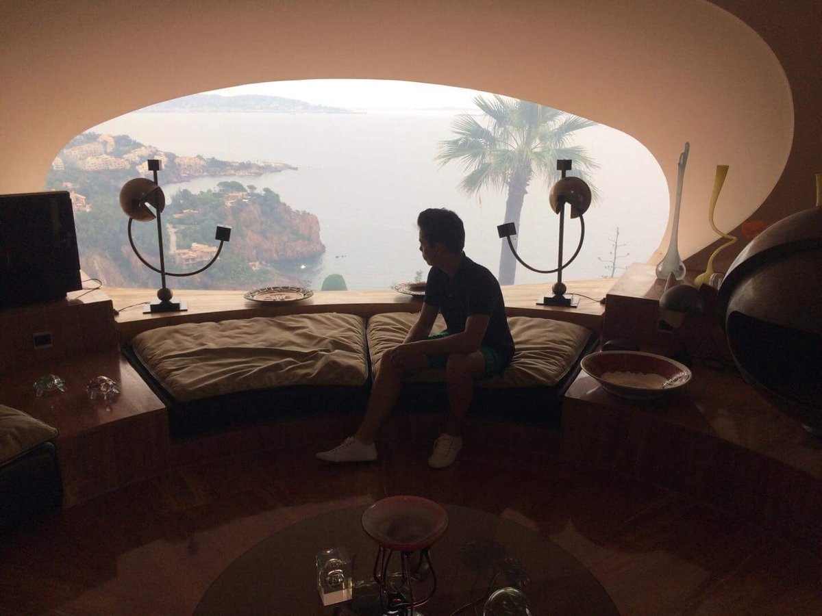 ArthurTavard's tweet photo. Palais Bulles, Pierre Cardin https://t.co/9WjuygIZmd