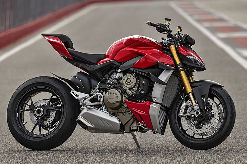 Patrickenruedas's tweet photo. Hoy en #deceroa100 por @heraldodemexico en punto de la 3:30 platicaremos de la hermosa @DucatiMexico #StreetFighterV4 #patrickenruedas @SUPERMARIODOM @AnaNarro https://t.co/XnnfniK3nd
