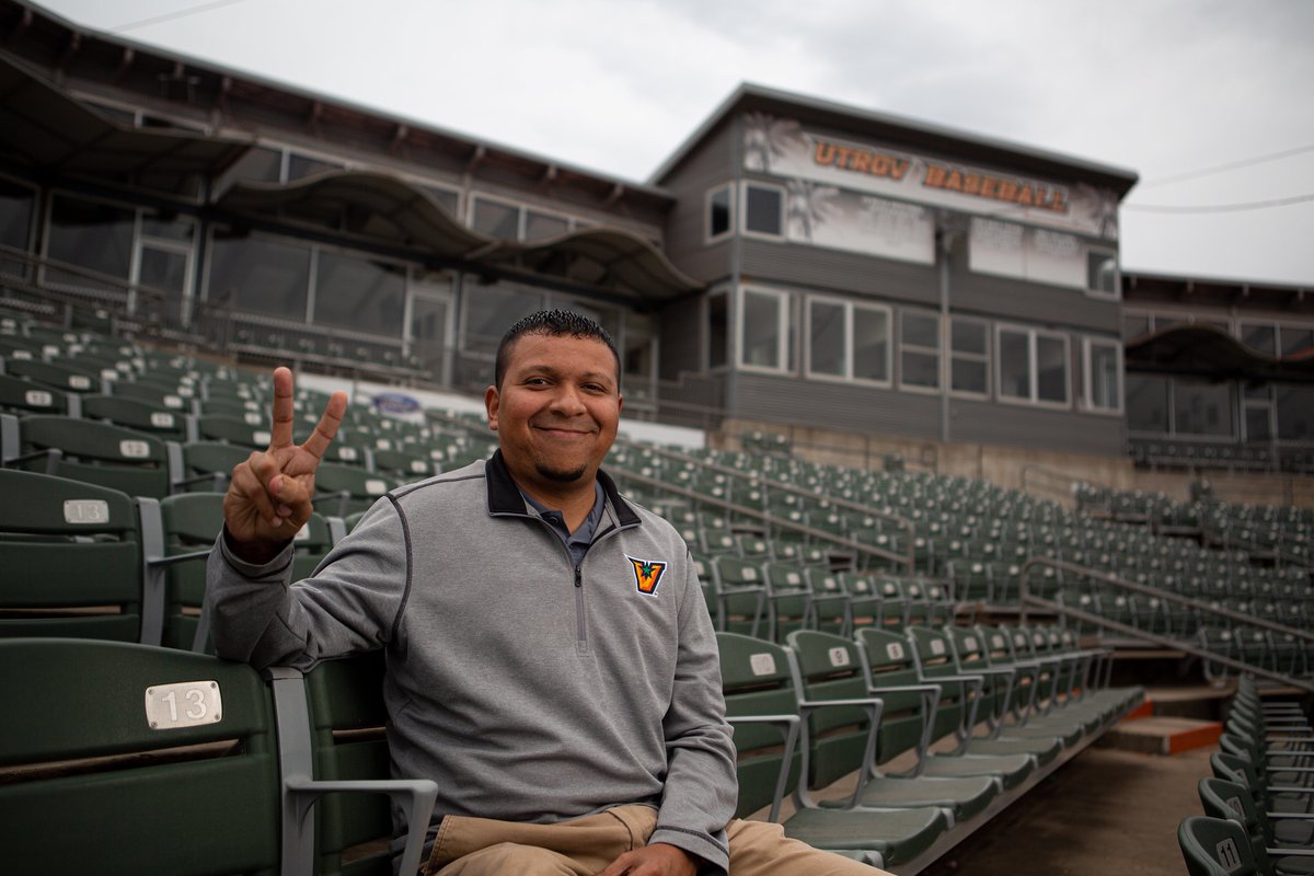 UTRGVNewsroom's tweet photo. "These tough times will not last forever. Let’s use this time wisely so that we all come out of this stronger and better than before."
Daniel Elizondo, @GoUTRGV Media Relations Manager, is this month's Unsung Hero.
Read more: https://t.co/d9FJFMCIvS #UTRGVUnsungHero https://t.co/2HlHAR2Tx1