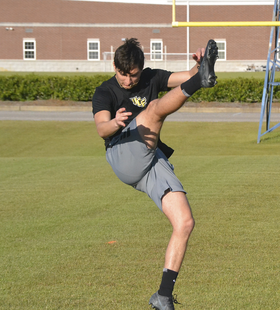 Former Wildcats @jacob_qbaum50 <a href="/andrew_36_/">Andrew Osteen</a> have been working on their snapping and punting together without spring practices at their respective schools, along with outgoing <a href="/EHS__Football/">Enterprise Football</a> senior <a href="/coopercharlton8/">Daddy C</a>. <a href="/AuburnFootball/">Auburn Football</a> <a href="/UCF_Football/">UCF Football</a> @WeAreSouth_FB
