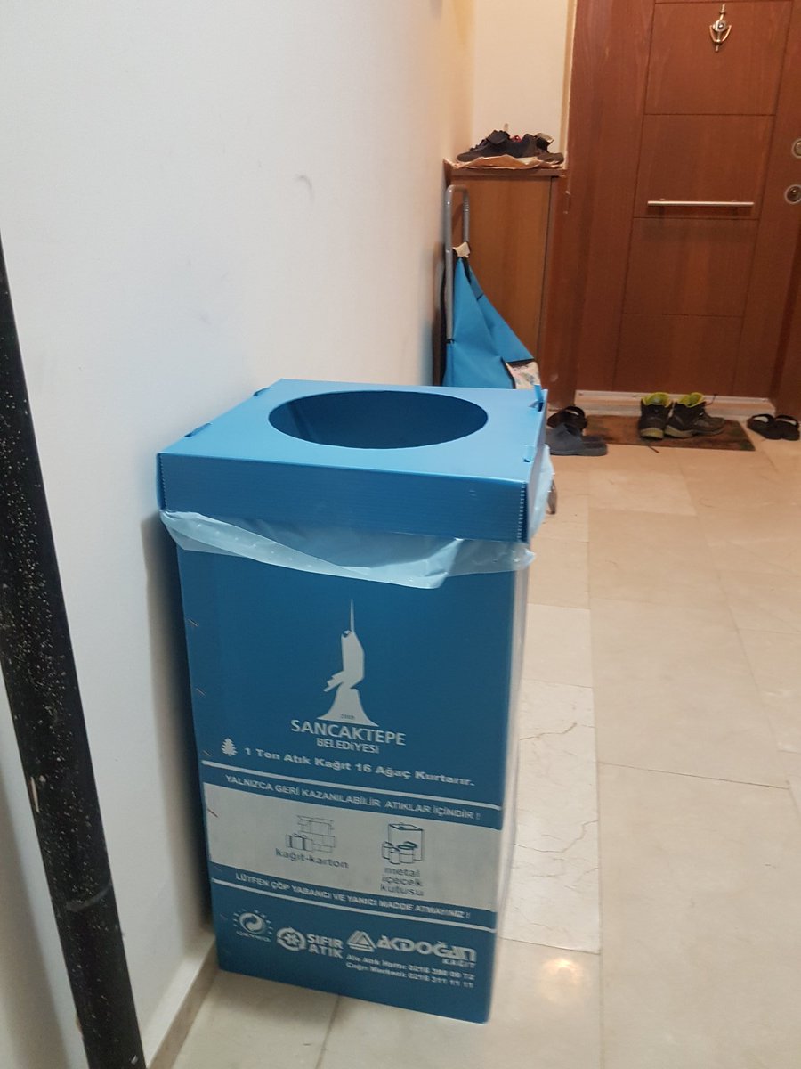 Alper Erdem (@alperonurerdem) on Twitter photo Daire kapinizi aciyorsunuz ve karsinizda karton metal atık kutusu. Teşekkürler
<a href="/SancaktepeBeltr/">Sancaktepe Belediyesi 🇹🇷</a> Daire kapinizi aciyorsunuz ve karsinizda karton metal atık kutusu. Teşekkürler
<a href="/SancaktepeBeltr/">Sancaktepe Belediyesi 🇹🇷</a>