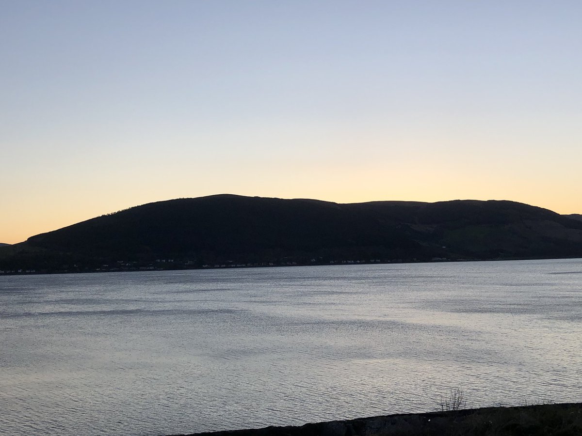 Tonight’s sun setting on Loch Long 

#LochLong #Cove #Argyll #Scotland #Scottishsunset #sunset #myargyll #ChallengeArgyll