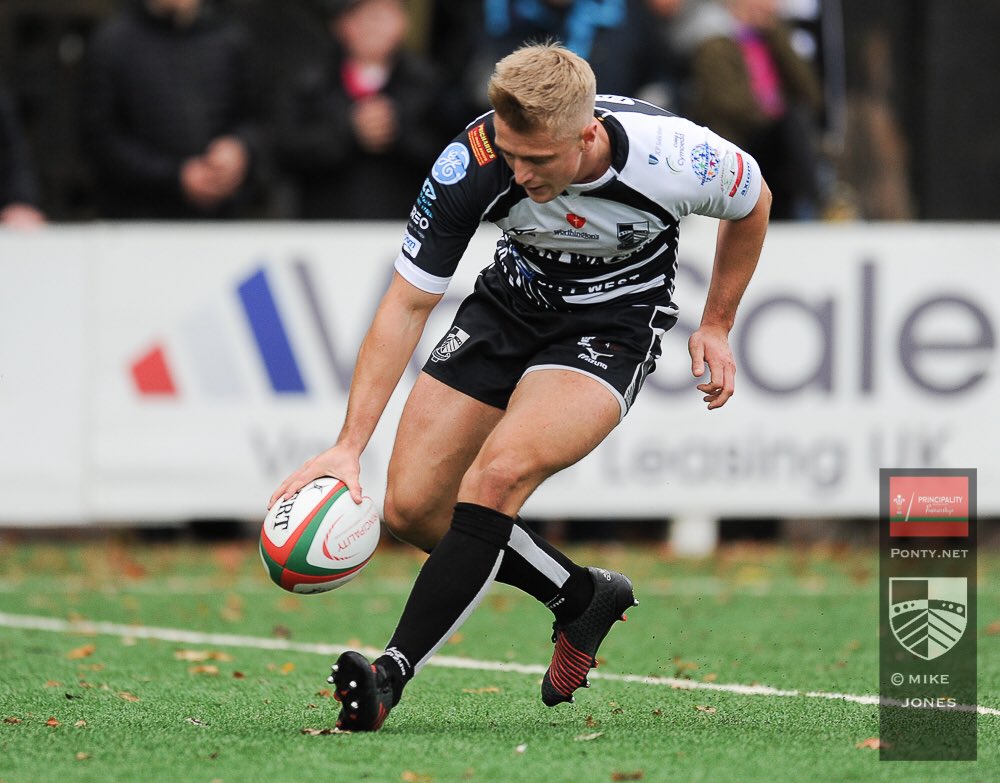 ❓GUESS WHO?❓

Earlier we asked who was the blurred Ponty player?

It was current fly half Diggy Bird. 

A bit of fun and well done to those of you that got it right 👍

Special mention to <a href="/LloydRowlands15/">Lloyd Rowlands</a> who guessed it was his teammate within minutes 😎

#WeArePonty #Ole ⚫️⚪️