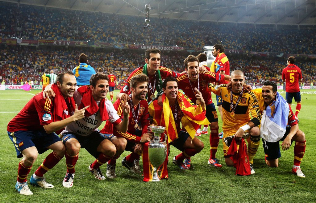 L'équipe type de la FIFA, en étant élu joueur de l'année 2010 par le magazine "World Soccer Player"Il s'est vu alors figurer une fois de plus dans le top 3 du Ballon d'Or. En 2012 il remporte l'Euro pour la deuxième fois successives en délivrant 2 passes décisives en finale.