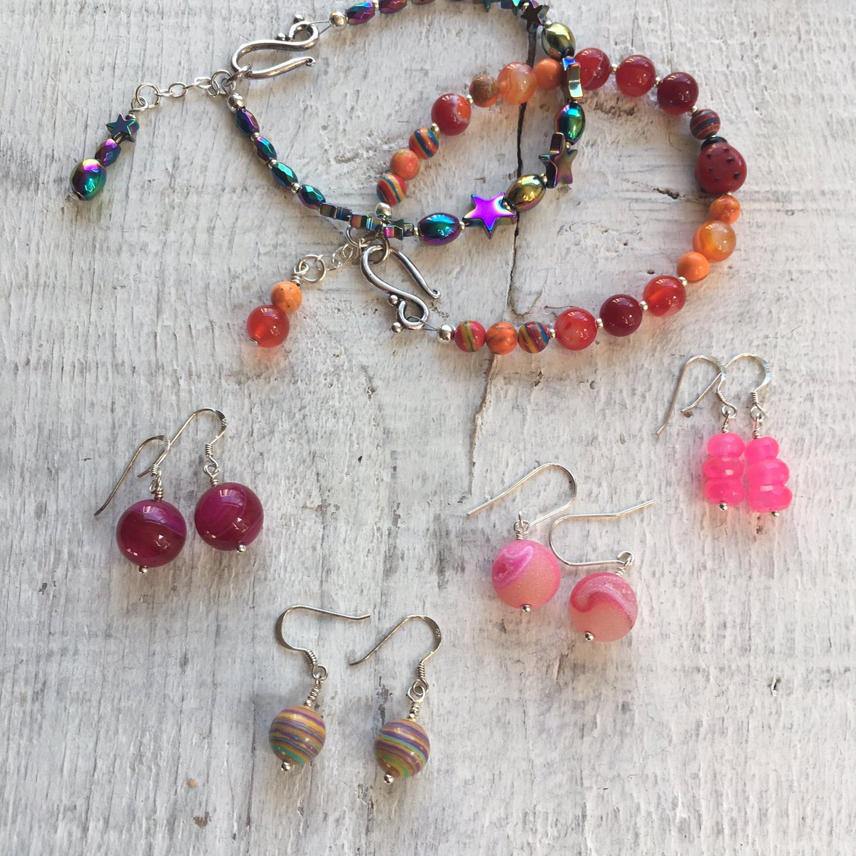 blantonsdesigns's tweet photo. Lots of colour in the garden inspiring jewellery echoing nature! #jewellerymaker #jewellerydesigner #etsyseller #englishcountrygarden #stayingsafe #stayinghome #genuinegemstones #missingfriendsandfamily https://t.co/HH4bjUfI5q