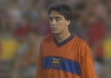 3- Débuts réussis En 1998,il joue son 1e match officiel, à l'occasion de la Supercoupe d'Espagne.Il effectue ses débuts en Liga et en ldc la même saison. Xavi inscrit son premier but en Liga et remporte son 1er championnat avec le Barça. Âgé alors de 19 ans,