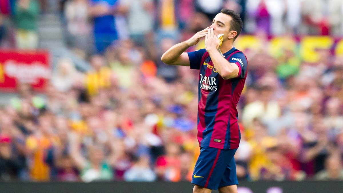 12 - AdieuComme prévu, il fait ses adieux au club et quitte Barça en fin de saison, à l'été 2015. La saison monstrueuse du Fc Barcelone permetta à Xavi de quitter le club en beauté, dans les meilleures conditions possibles.Son aventure en Catalogne est alors terminée .
