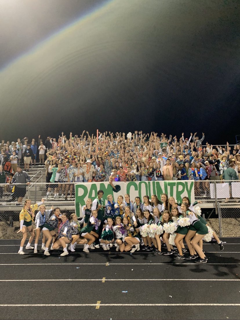 2020ganggreen's tweet photo. Seniors, obviously this year did not end the way we wanted it to to but let’s be grateful that we got to spend the last 4 years at a place as special as Grayslake Central (at least we didn’t have to spend it at north🤮) and always remember #RAMCOUNTRYFOREVER #THANKYOUSENIORS https://t.co/rWHl2REcAD