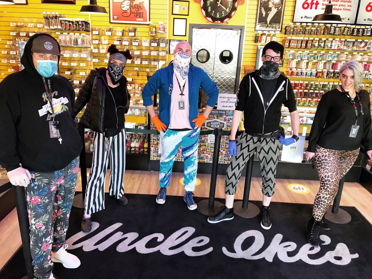 UncleIkes206's tweet photo. Happy 4/20 everyone! We're ready for you... #fourtwenty #420athome #420seattle #420BlazeIt #420day #420 https://t.co/MydtxKKaYq