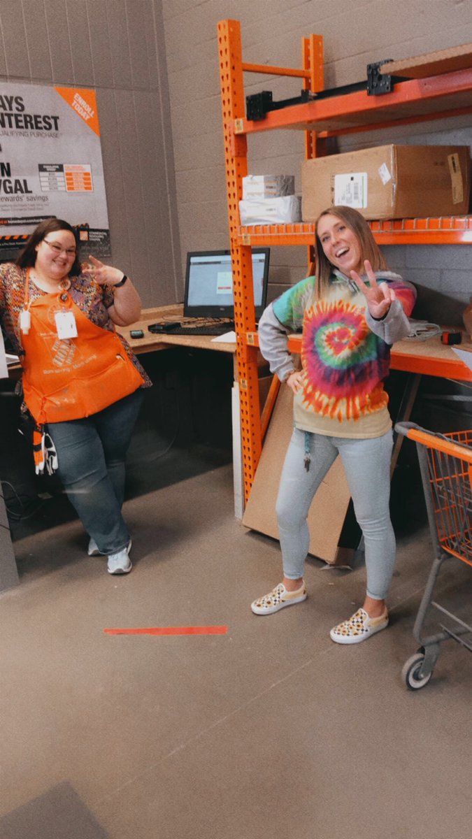 Tye Dye Day!✌🏼🌈 #springspiritweek @HomeDepotOkemos @kadie_crist @JulieGiattino @SeanWeakley