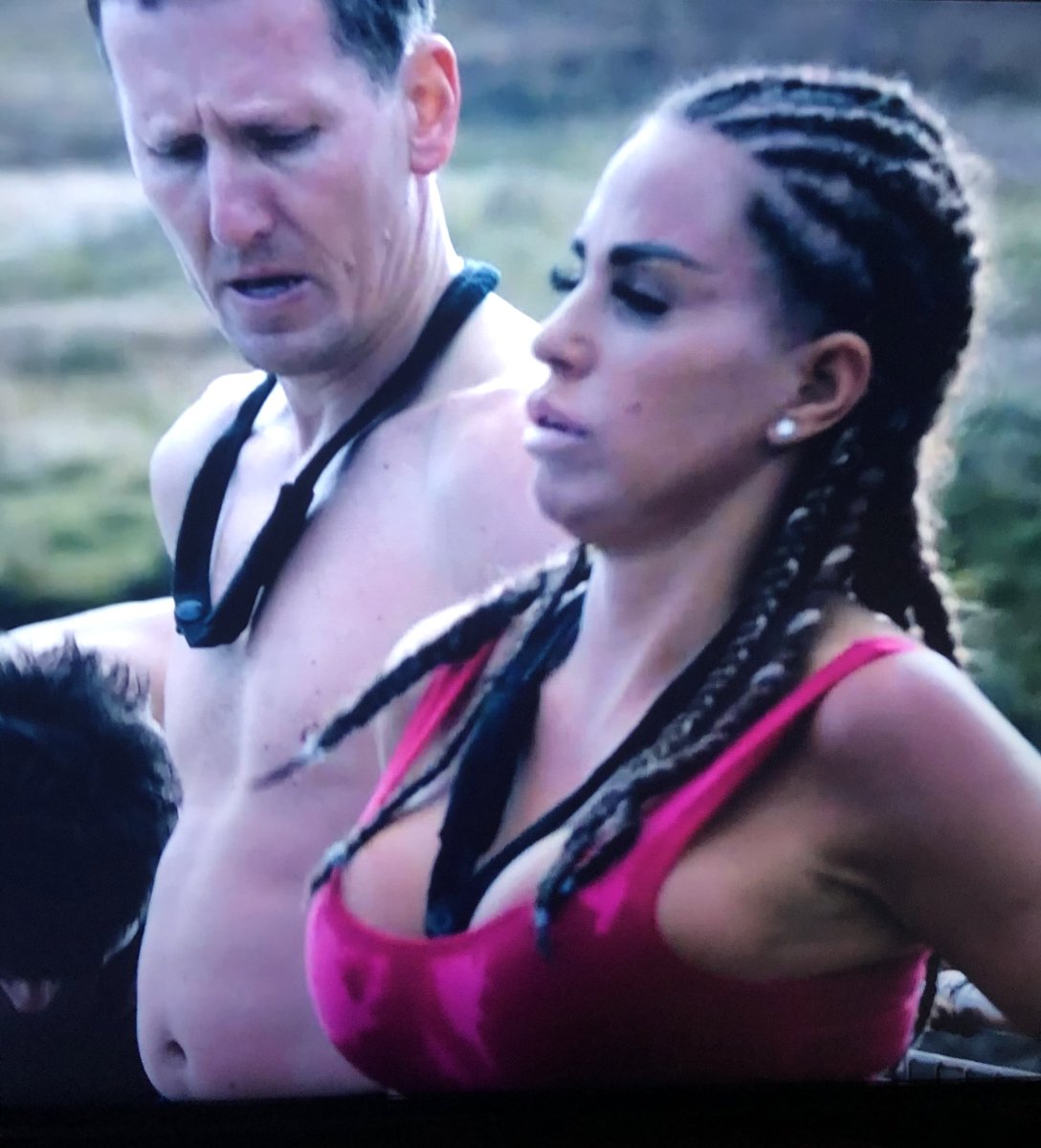 aduckey's tweet photo. @BrendanCole has something caught your eye? #SASWhoDaresWins https://t.co/VlVMrSP21m