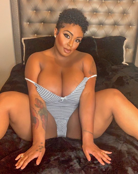 Wanna get a taste ? 😏👅 https://t.co/7JOFra1Jqo https://t.co/zVdgWLFq8Z