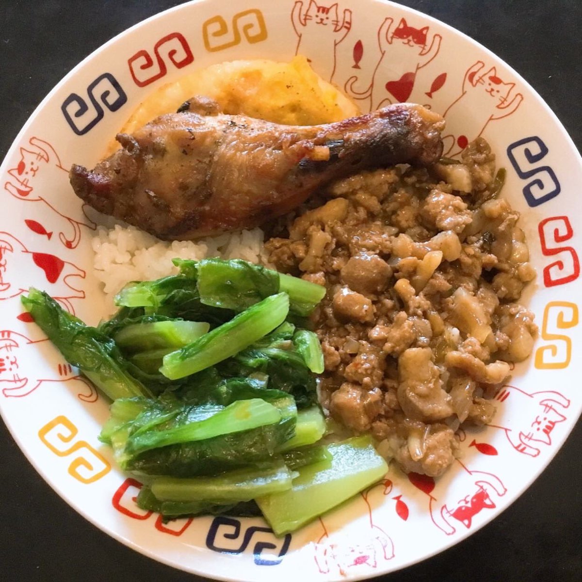 joyce92110's tweet photo. Food~~清燉牛肉麵、起士薯條、雞腿飯、肉羹湯
#food #beefnoodles #cheesefries #chickenlegs #soup https://t.co/9qS8VQn9Ej