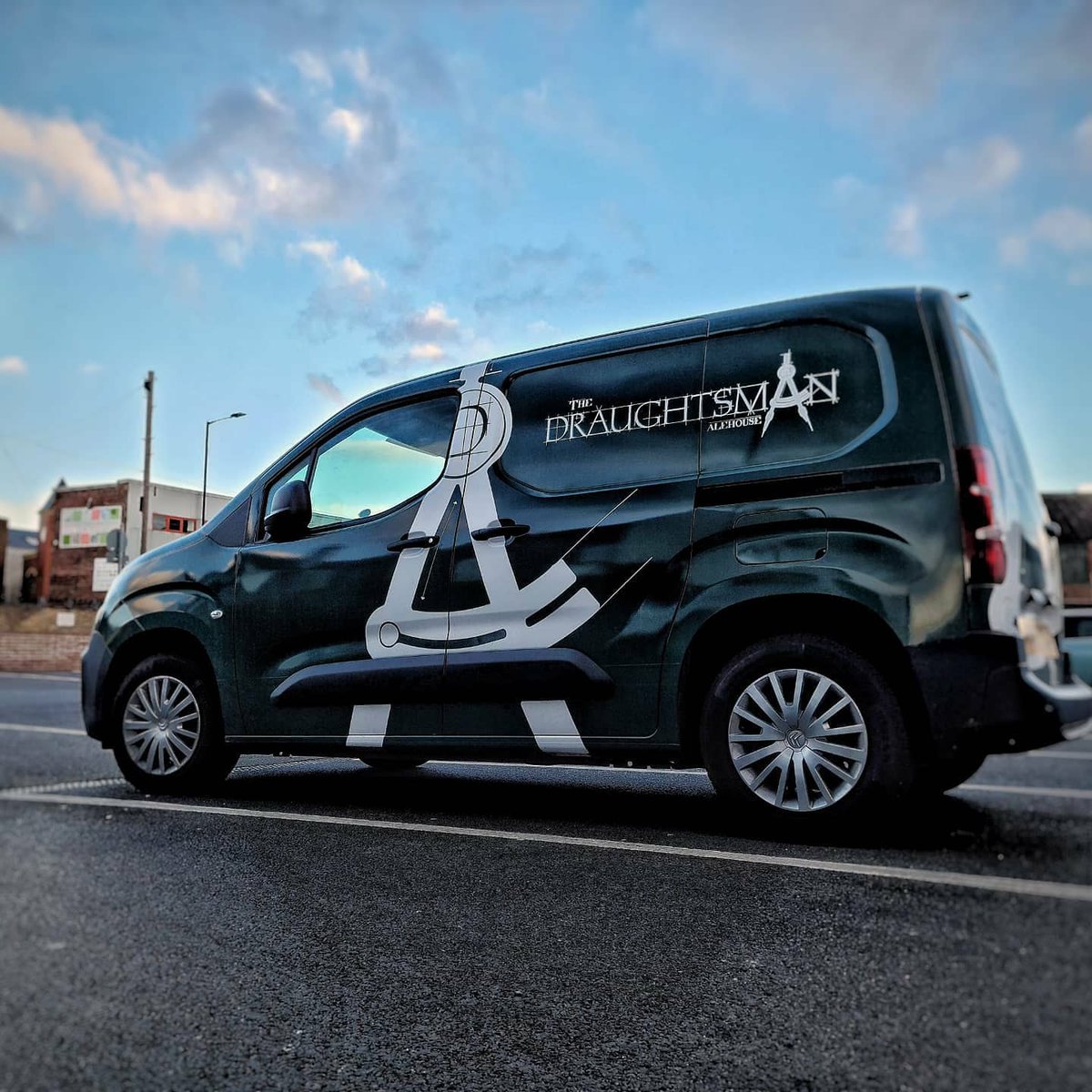 As our 3rd Birthday is only 6 days away and we'll be spending it in lock down, we're hosting a competition on Facebook!

Check out the link below to see how you can win a MINI KEG of 3rd Draught and a bottle of <a href="/BrittainsLLP/">BrittainsBeverages</a> GIN delivered to your door! 

facebook.com/platform3b/pos…