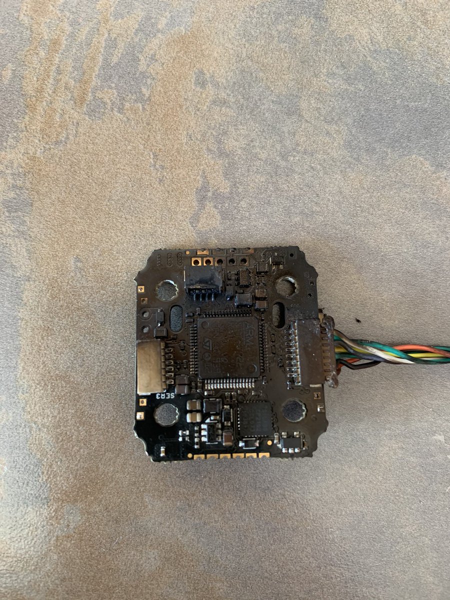 ari3sfpv's tweet photo. Flight controller looks dead.
I’m gonna clean it up a little and see what’s what 😬
#djifpv #impulsercapex #tmotorf40proiii #fettec #aikonak32esc #fpv #fpvdrone https://t.co/iMibOc1AtL
