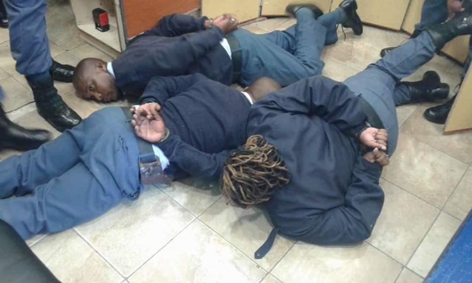 Menzi_2307's tweet photo. @MbalulaFikile I also salute Justice https://t.co/79uhQwyDI9
