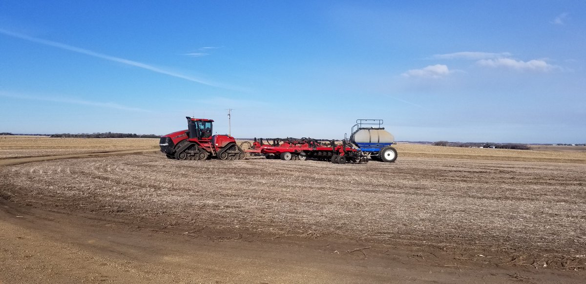 ag_midwest's tweet photo. Both rigs are making strips today! Conditions are great, haven't seen dust like this in awhile... #plant2020 https://t.co/JPwERttaHR