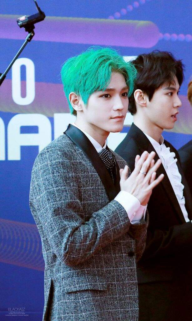 let's end this with green hair taeyong in a suit