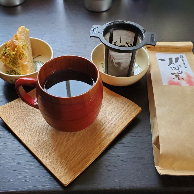 Daily tea time.The best tea of the Fire Nation.Hojicha (roasted green tea) is one of my favorites. This is literally "Fire Nation Tea" (火国の茶), though I bought it in Ise (from  http://okageyokocho.co.jp/tenpo/bancha/ ). Added a bit of cinnamon and decided to have it with something sweet.