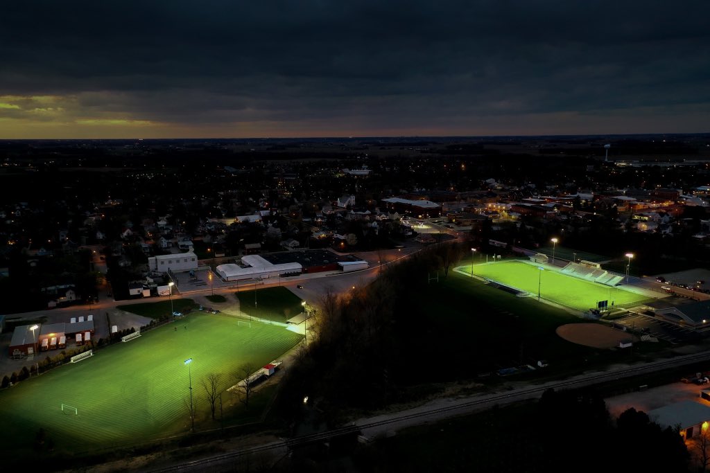 blufftonpirates's tweet photo. Tonight Bluffton participated in the “Shine Your Light” campaign to honor the class of 2020. To our seniors we love you, we are proud of you, and we will miss you. Please take some time to appreciate  the time you’ve had together. Thanks @Flooder3A for the great picture. https://t.co/lqAm2dwZND