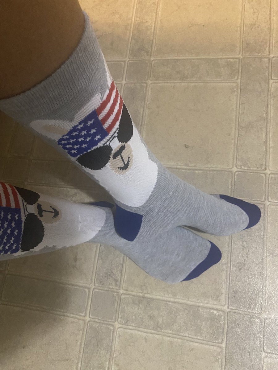 MagentaCassyB's tweet photo. In spirit of spirit week @ work! Crazy sock day☺️ Too bad I was off today😩 https://t.co/zzQVnp2Q90