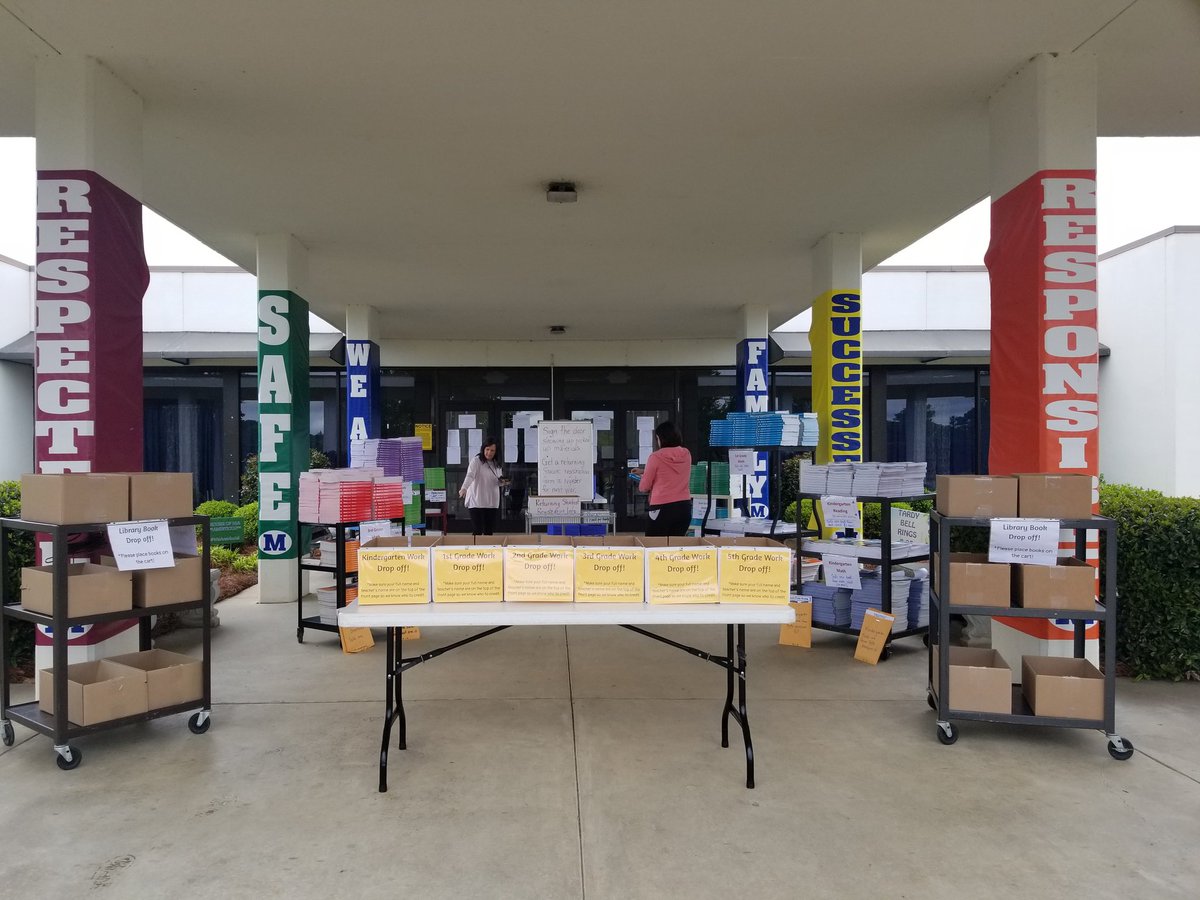 AimeeHays01's tweet photo. Thank you Floyd County for purchasing math and ELA books for our students.  MES parents can pick up materials Mon-Thur 10am-5pm this week.  Remember to sign the door with your own pen letting us know you picked up your materials. We APPRECIATE you! #WeAreModel @FloydCoSchools https://t.co/NrpJHlOnbb