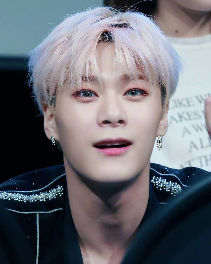 Since we're having a comeback here's a thread of Moonbin being breathtakingly beautiful. The man who clowns us every chance he gets  @offclASTRO  #ASTRO_GATEWAY