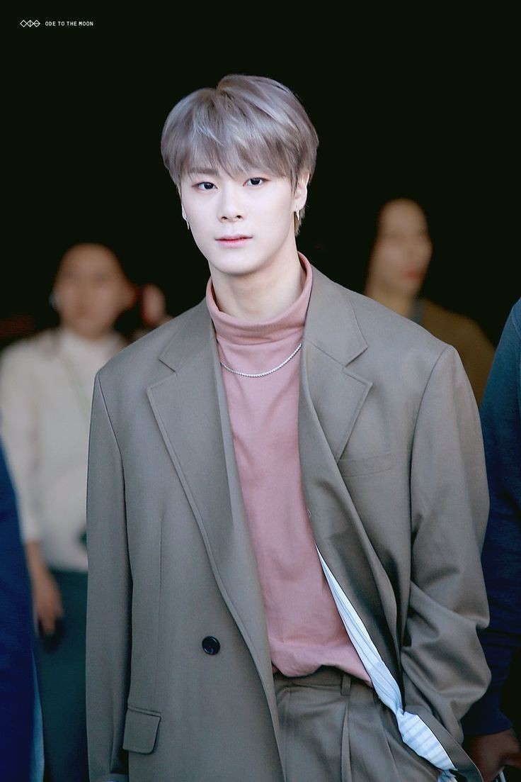 Rocking Black hair and Blond, only Moonbin can relate  #ASTRO_GATEWAY