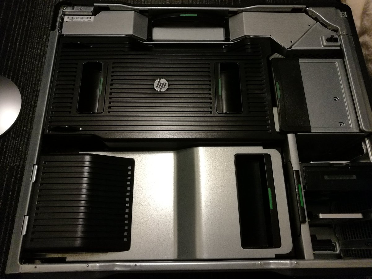 st_luna_azul's tweet photo. 海外から無事パーツ届きました。モバイルワークステーション構築再開します。 #モバイルワークステーション #zbook #z820 #zbook15g5 https://t.co/C9mbUdfBdk