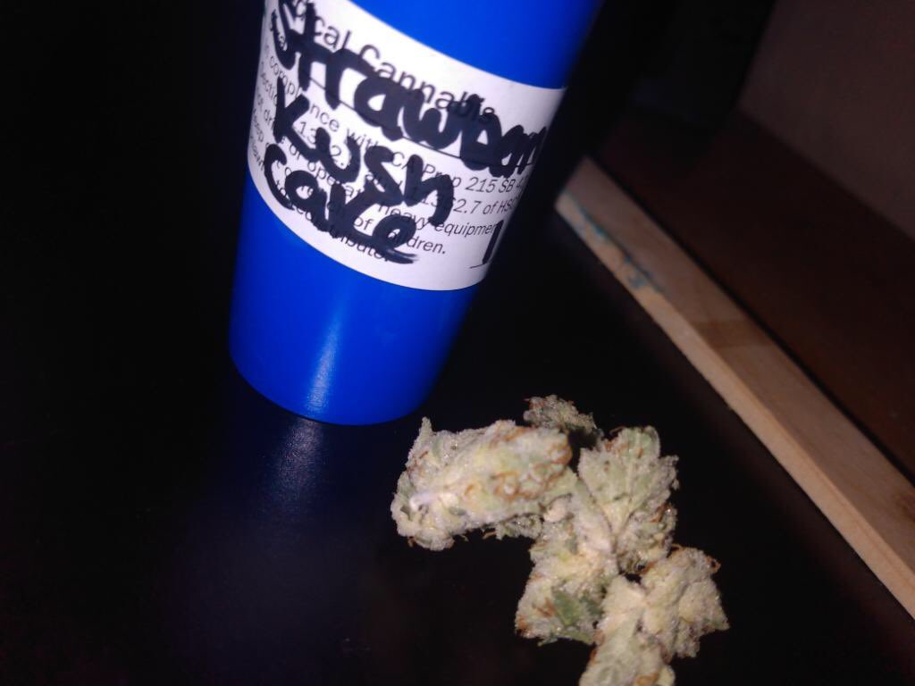 glitter_kush's tweet photo. Spreading 420 vibes all the way    from cali🤘🏽 to u. U guys R fuckin savages! #420day #420blazeit #StonerFam https://t.co/li8sVXVWTP