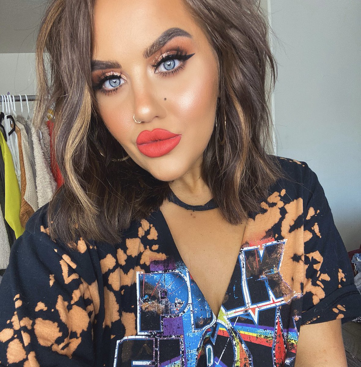 JakelieG's tweet photo. Lip 1️⃣ or 2️⃣?
@BenefitBeauty brows, hoola caramel &amp; Georgia blush
@baddieblashes saucy lash 
@GlamLifeGuru textured neutrals palette 
@ABHcosmetics @norvina1 strawberry lip
@kyliecosmetics iced latte liner &amp; Kylie liquid lip
@Jaclynhill @jaclyncosmetics bomb loose highlight https://t.co/R3q3RfOobY