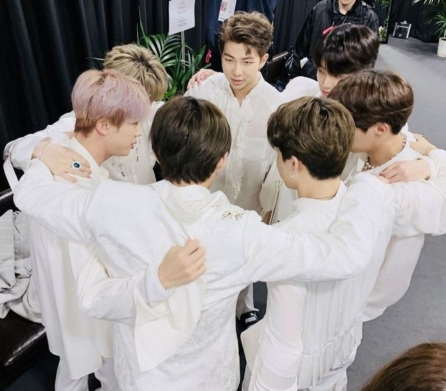 kvokluvs's tweet photo. — abro hilo de todo bangtan porque los 7 se merecen todo el amor del mundo y que no solo staneen a un miembro https://t.co/2tBNrmcsjP