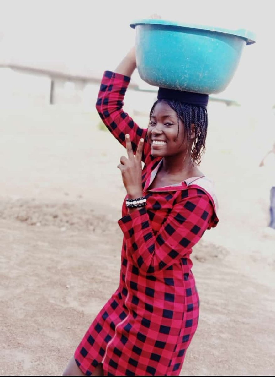 illegal_ojo's tweet photo. Make person carry her for modeling Abeg @cuppymusic @SympLySimi https://t.co/9K00JPqG0N