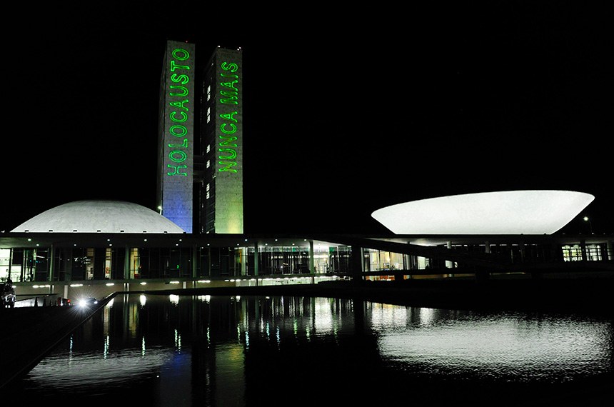 agenciabrasil's tweet photo. As torres do #CongressoNacional serão iluminadas para lembrar vítimas do #holocausto | https://t.co/Pe7cxw0bBQ
📷 Marcos Oliveira/Arquivo/ @SenadoFederal https://t.co/eLEx3uyjxb