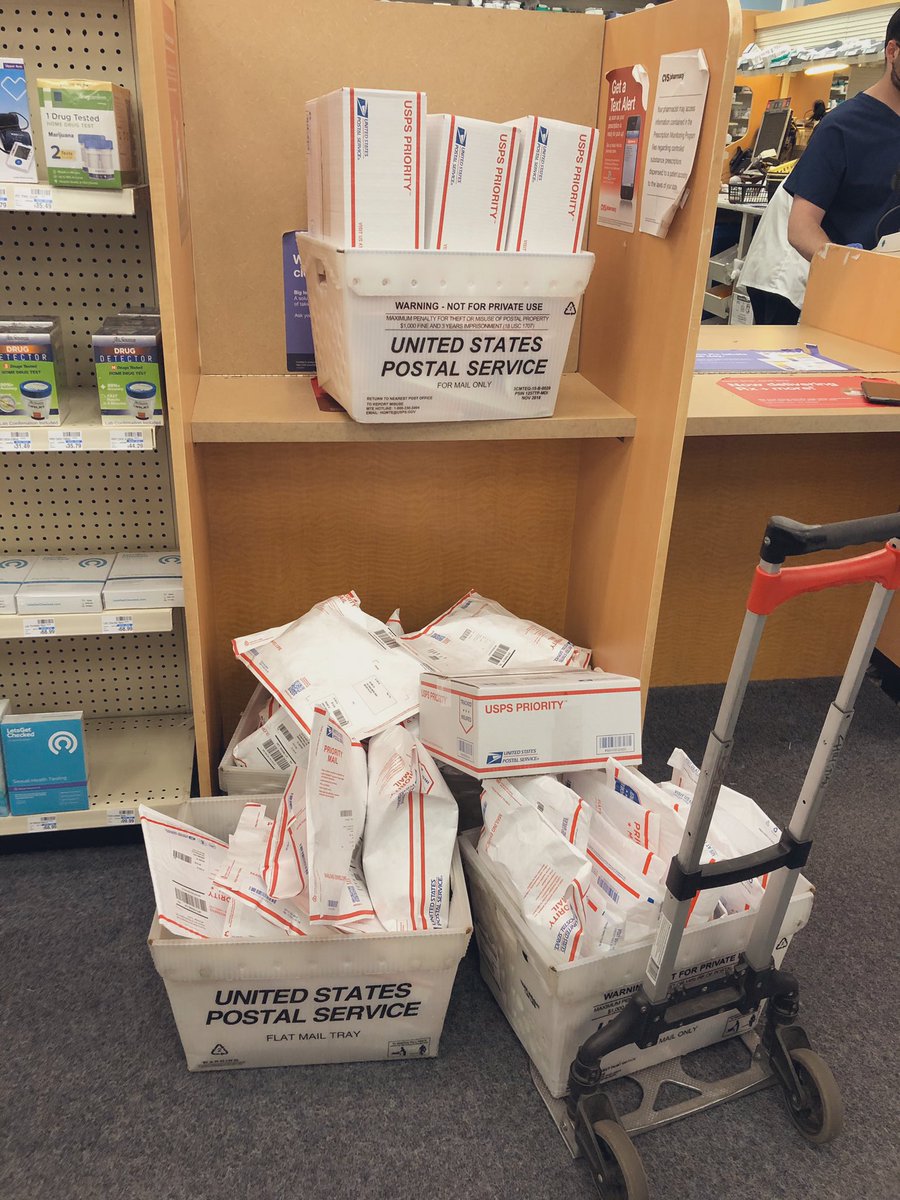 SenShayan's tweet photo. Keeping people off the streets, one delivery at a time. Over a 100 deliveries in half a day at store 1397 @haroldmorse18 #CVS #cvspharmacy #region17 https://t.co/UvsKyb46OD
